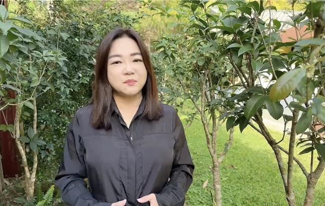 马文君则反问郭玺「蔡英文老吗？陈菊肥吗？」怀疑郭玺像演戏般下跪，根本是为了自保。（马文君竞办提供／杨静茹南投传真）