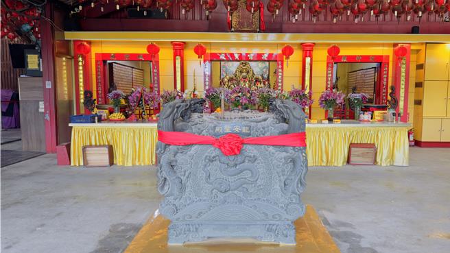 庙方证实，庙里主祀的神明就是关圣帝君。（吕健豪摄）