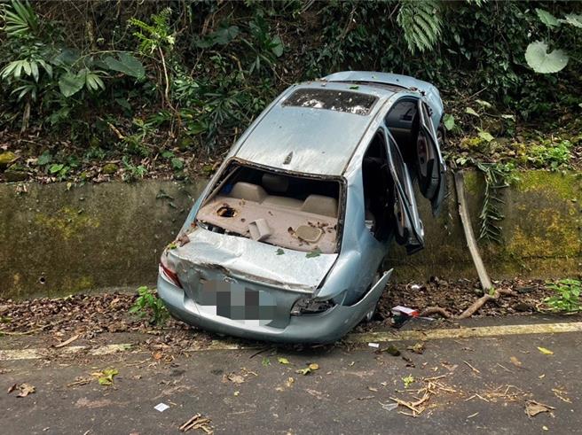 陈男与儿子从车内脱困后，人就失联不知去向。（中埔分局提供∕吕妍庭嘉义传真）