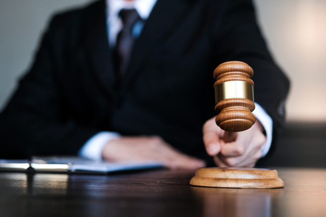 李男在社区泳池游泳竟被电死，家属怒求偿结果出炉。（示意图／Shutterstock）