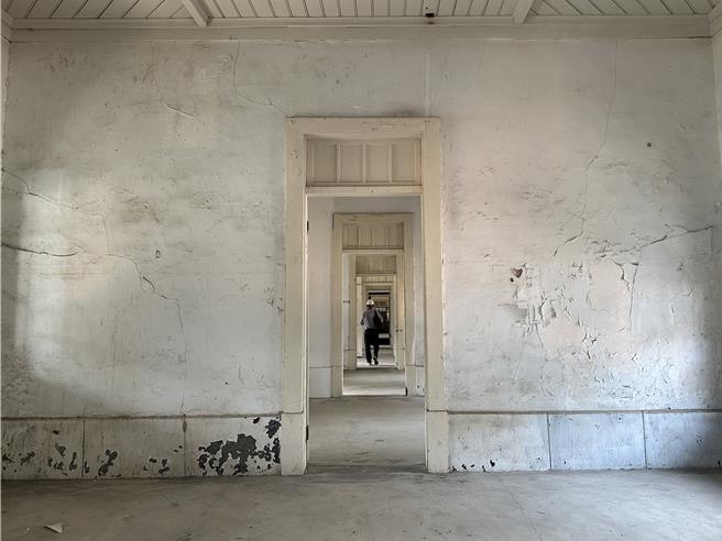 高雄市国定古蹟原日本海军凤山无线电信所（明德训练班）于112年4月封园，启动第一期修復工程。（杨舒婷摄）