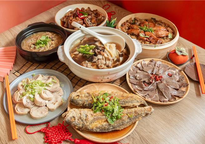 「迎春團圓組」嚴選飯店超暢銷料理搭配年節新品「尊品鮑魚佛跳牆」、「虎掌燴杏菇」、「軟燒雞佐刈包」等共7道海陸美味，優惠價3980元。(台南大飯店提供)