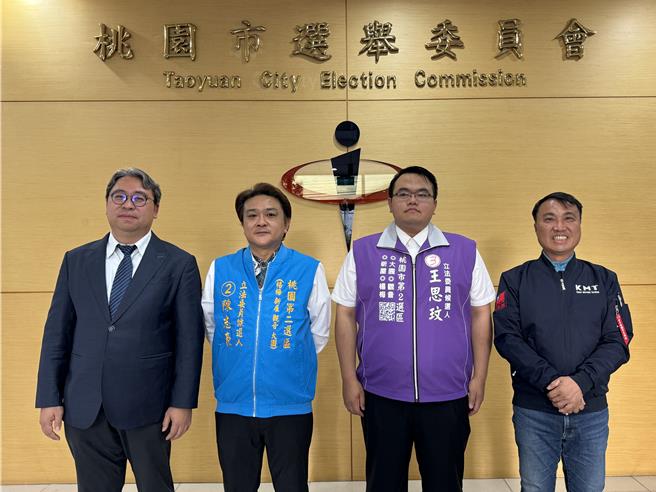 桃园市选委会8日举办桃园二、四、六选区政见发表会，其中仅二选区4候选人都亲出席，左起为黄世杰、陈志豪、王思玟、涂权吉。（蔡依珍摄）