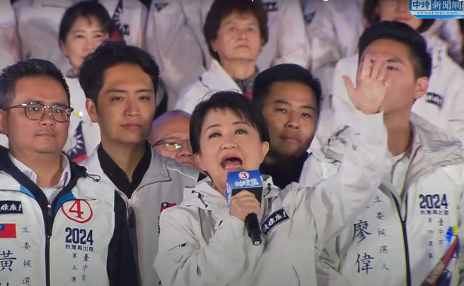 盧秀燕(中)呼籲選民自動集中選票挺侯康，未來藍營執政將組聯合內閣，對其他在野黨真心以禮待之。（圖／取自中時直播）