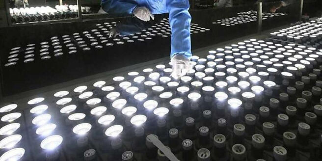 億光、富采等二大LED廠上周公布12月營收，累計2023年營收均呈現年、季雙減，反映季節性淡季效應。示意圖。圖／本報資料照片