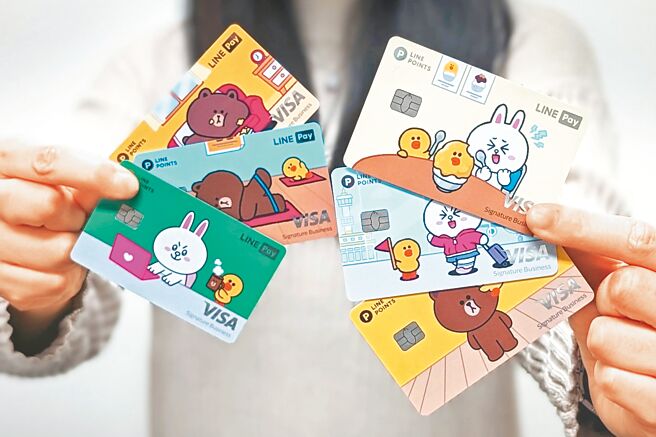 中国信托LINE Pay卡二度换装，熊大、兔兔化身为吃货族、宅家族、上班族、健身族、慢活族、冒险族，搭配超过百家优质品牌专属优惠。（中信提供／黄琮渊台北传真）