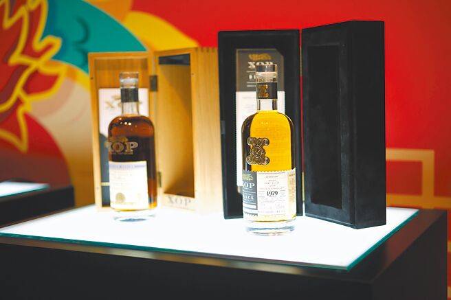 今年家乐福年菜檔首度尝试顶级高端酒，主打4支奢豪酒款，最顶级达59万元以上。（家乐福提供）饮酒过量有害健康