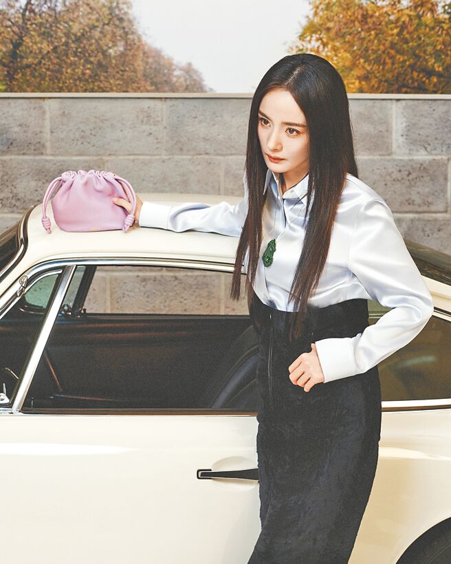品牌代言人楊冪為此次的玉飾系列拍攝形象大片。（Loewe提供）