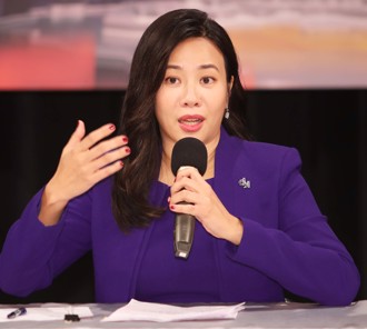 上《賀瓏》猜物價！ 吳欣盈答對柏金包  被問阿堂鹹粥喊「35元」：夜市的吧