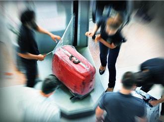 航警遭控護航親友購超量菸酒遭押51天    逆轉無罪獲補償這金額