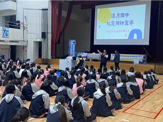 大雅警赴国中宣导重要节日安维 学生却频「咬耳朵」