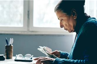 柯曼達瑞夫棄醫從影 《我不是教你詐》連奪17座國際大獎