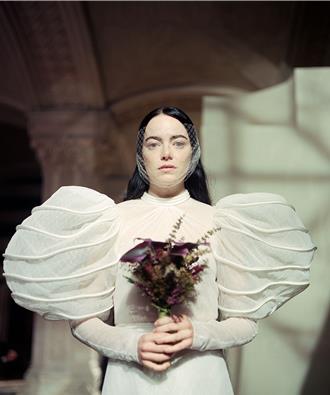 艾瑪史東二度封后！《可憐的東西》勇奪金球獎最佳影片