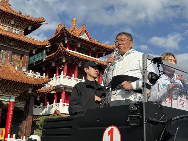 柯文哲连续2天在台南车队扫街。(曹婷婷摄)