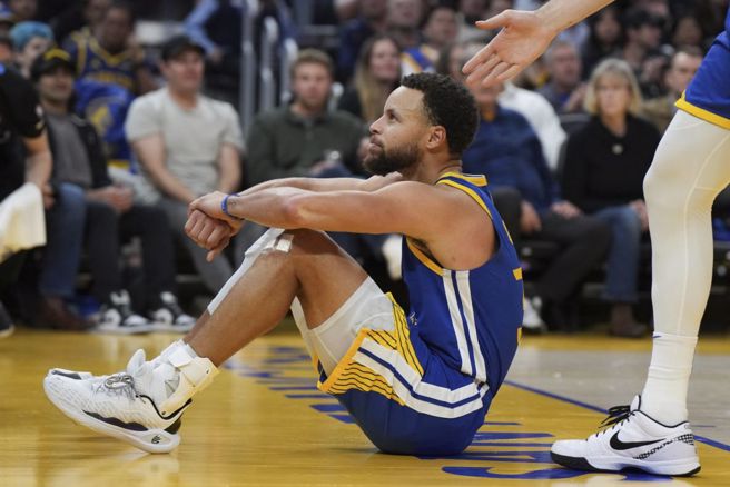 勇士后卫柯瑞一肩扛起球队得分重任。（美联社资料照）