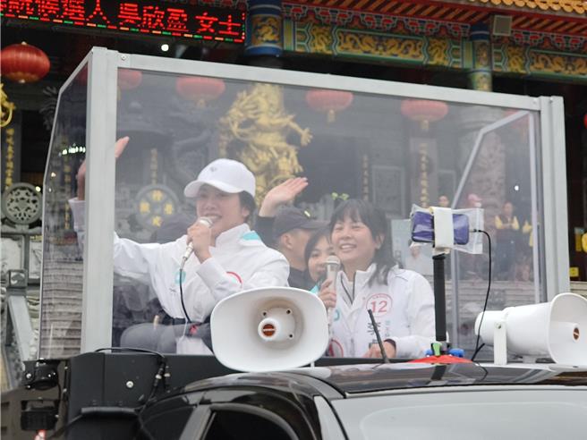 民眾党副总统候选人吴欣盈9日到桃园扫街。（赖佑维摄）