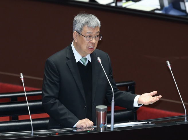 立法院9日临时会安排行政院长提出「是否公布高端合约？是否图厂商及危害全民健康权益？」专案报告，阁揆陈建仁上台答询。（姚志平摄）