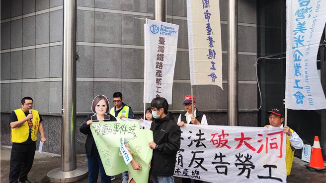 聲請全台首件定暫時狀態處分的美光工會前理事長馮澤源因官司敗訴，反而遭公司提告返還逾200萬元薪資。（林良齊攝）