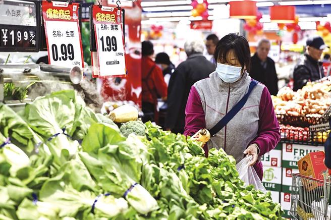 瑞銀預估，今年大陸的消費成長將比去年慢。（圖／中新社）