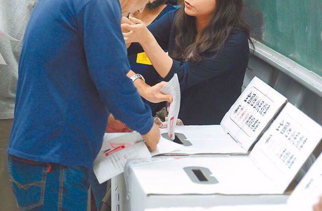 牛排馆员工怨投票日要上班，引起网友讨论。（示意图／本报系资料照）