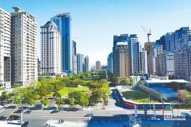 在高雄开眼镜行的黄姓男子疑似周转不灵，从租屋处的通风井轻生身亡，家人事后都声明抛弃继承。房东不满自己的房屋成为凶宅，转向黄男的遗产管理人吴姓男子求偿，但吴男辩称黄男到院后才死亡，租屋处不算凶宅。高雄地院判定，求死之处也算凶宅，轻生更是「有违善良风俗、不法」的行为，判吴男须赔偿房东200万元，可上诉。（示意图，本报资料照片）