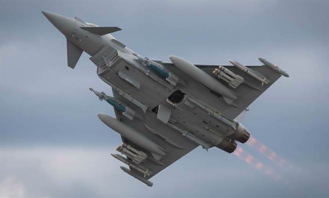 欧洲战机（Eurofighter）公司打造的「颱风」（Typhoon）战机。（达志影像/Shutterstock）