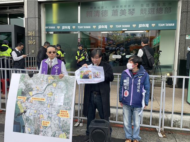 土地正義行動聯盟今在賴競辦前開記者會，質疑南捷規畫是超級錢坑，賴清得在台南市長任內，沿線捷運弊案不斷。（蔡雯如攝）