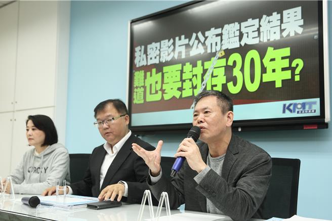 大選倒數4天，民進黨立委羅致政遭指涉不雅影片風暴延燒，國民黨立委王鴻薇（左起）、李德維與林為洲9日召開「私密影片公布鑑定結果，難道也要封存30年？」記者會，指出羅致政先前指稱影片為中共介選手段，若該影片確為深偽，且對其與民進黨的選情有如此大的影響，連賴清德都跳出來背書，「結果就鑑定出來了，如果鑑定出來是深偽，你為什麼不同意公開？那我們只能合理懷疑，那就是不是深偽、是真的，所以你才不敢公開」。（張鎧乙攝）