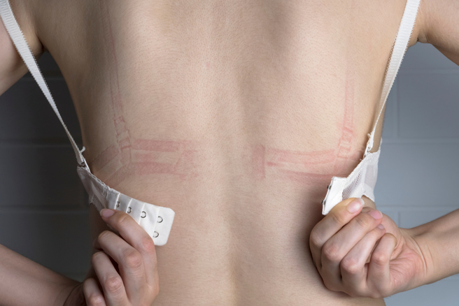 很多女生冬天会不穿内衣，引起网友讨论。（图／shutterstock）