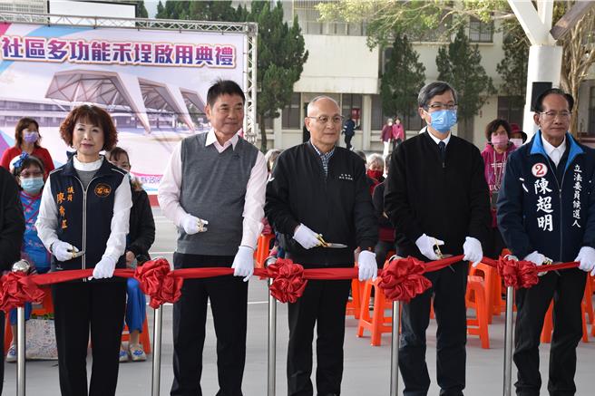 苗栗县造桥乡丰湖多功能禾埕9日启用。（谢明俊摄）