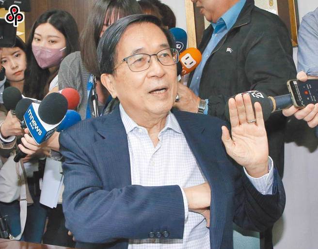 赦扁案为牵制赖清德？一年前民进党主席赖清德修法封杀陈致中终身不得参选，陈水扁为此北上总统府请愿，向媒体哀诉「如果人家不想跟你讲话，那你要热脸贴人家冷屁股吗？」本命区同是台南的赖扁关系就是这么糟糕。（中时资料照）