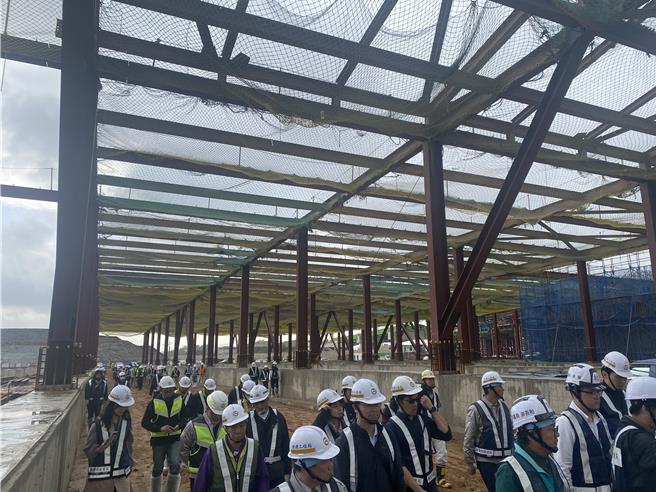 桃园捷运绿线北机厂已完成困难的整地工程，现全面展开厂区建物工程。（蔡明亘摄）