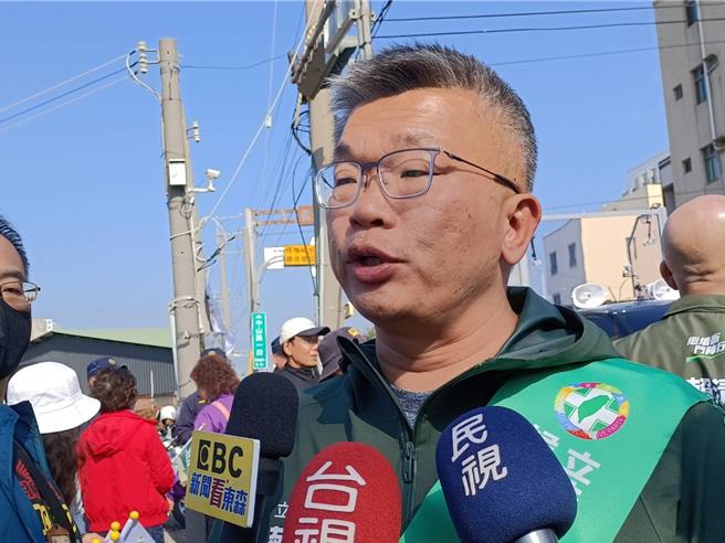 立法院副院长蔡其昌批评对手蔡壁如空降台中，选前1周还去外地辅选，是看不起海线的作法。(陈淑娥摄)