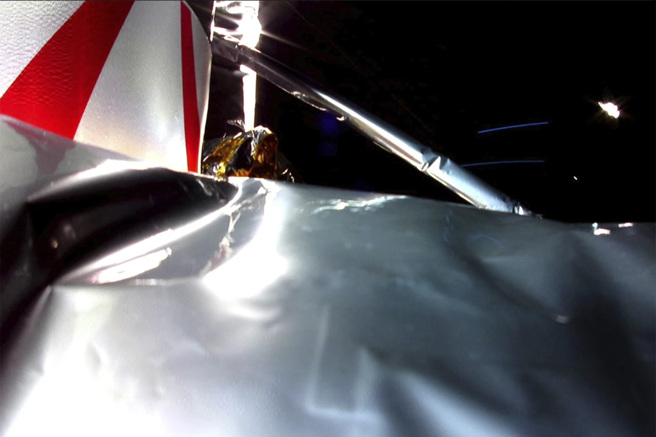 天体机器人公司发表的游隼号在太空照片，可能显示了问题。(图/美联社)