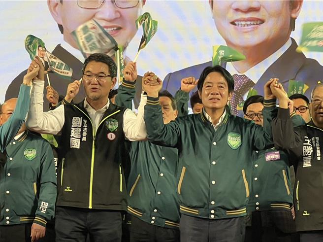 民进党总统候选人赖清德今晚（9日）参加在云林县立体育场举行的造势大会。（周丽兰摄）