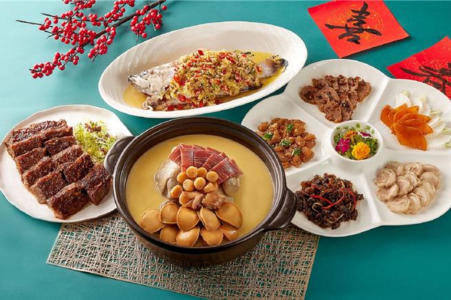 「祥龙迎春」年菜套组提供4款6人份星级佳肴，1月12日前预付可享15，120元优惠价。(台北喜来登大饭店提供)