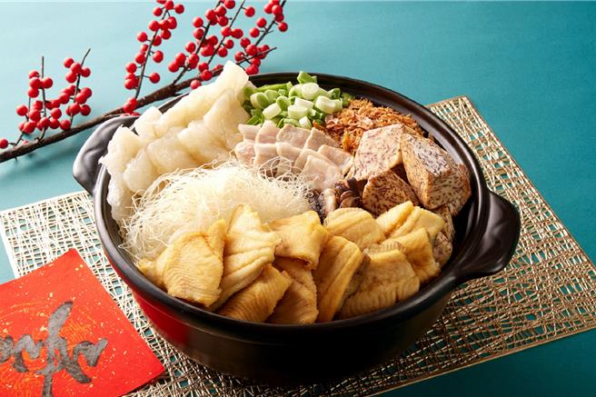 「请客楼」招牌菜「花胶白鲳米粉汤」6至8人份，1月12日前特惠价5652元。(台北喜来登大饭店提供)