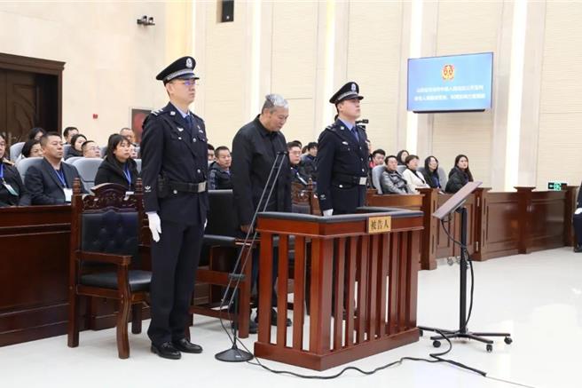 涉案1亿6518万余元内蒙古高院前院长胡毅峰一审被判14年。（大陆最高人民法院公证号）