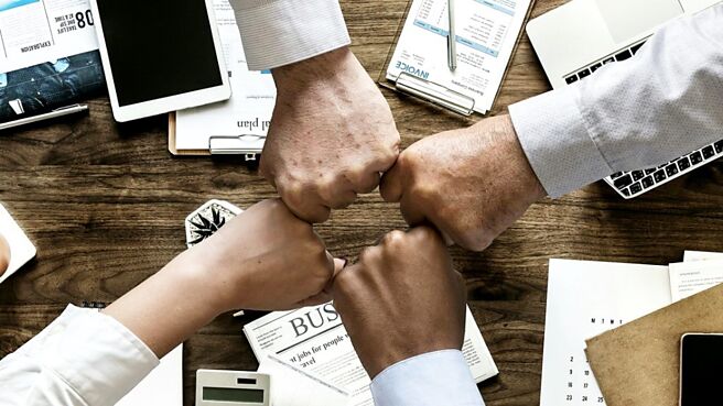 勞工對企業仍有期待，希望藉由改善勞動條件，讓公司永續經營，企業亦應以正面態度面對擬籌組工會的勞工，勿將工會視為洪水猛獸，阻止工會成立，不僅違法，更無助於勞資關係和諧。圖／摘自Pixabay