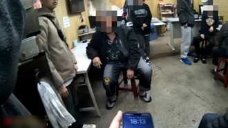 民宅暗藏賭場 新北警攻堅地下簽賭、查扣賭資40萬元