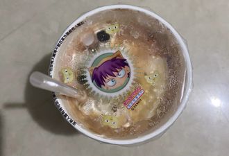 早餐店奶茶冰了1年 撕开一看全场吓呆：怎么变珍奶