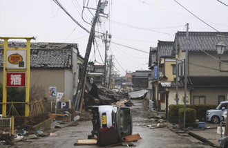 日本強震》千鈞一髮！他才把89歲拐杖嬤勸上車 下1秒海嘯撲來