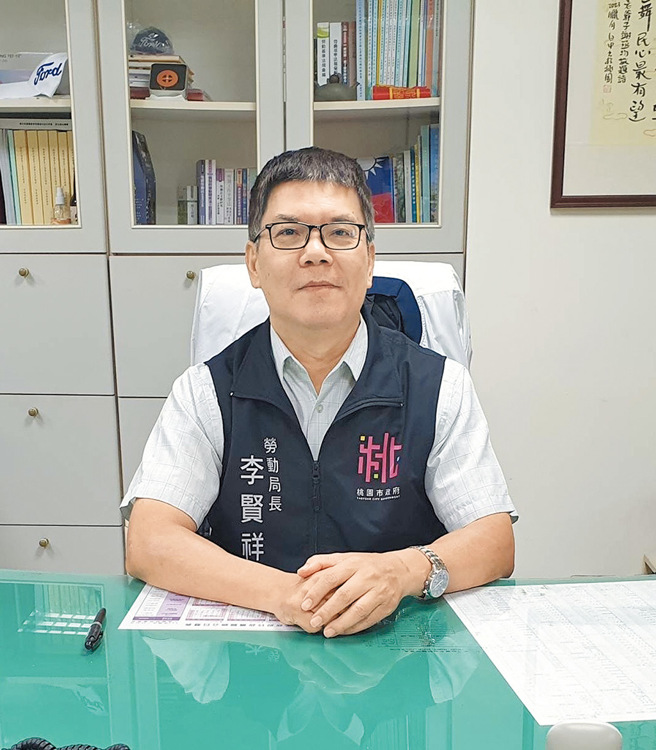 领航员：李贤祥（桃园市政府劳动局长）新生命的降临对双亲而言都是充满期待与欢心，工作与家庭不是二择一的选择题，劳动局透过补助与奖励企业设置友善育儿设施，及专业辅导团入场辅导设置托儿设施及标竿学习等方案，与企业共同营造桃园友善育儿环境。（图／桃园市政府劳动局）

