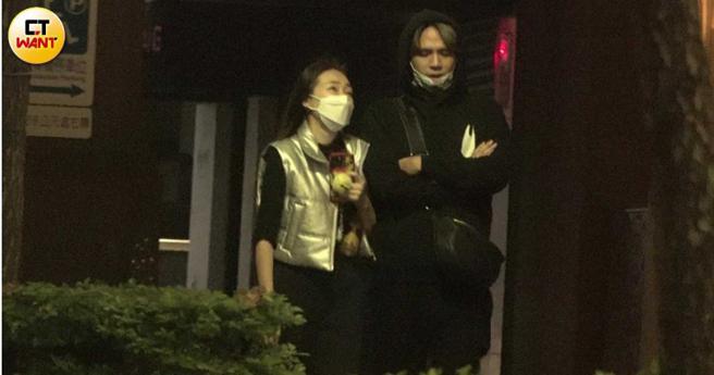 丫頭也現身，從眼神看起來很擔心現場情況。（圖／本刊攝影組）