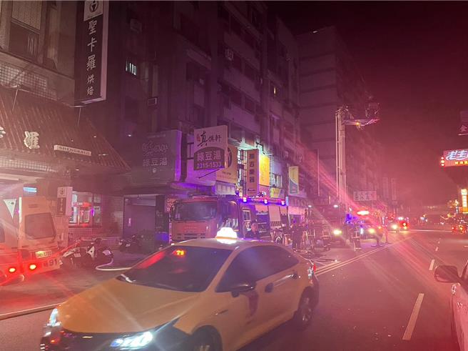 台中市西屯區大樓今天清晨發生火警，火勢雖快速撲滅，仍造成1人死亡。(民眾提供)