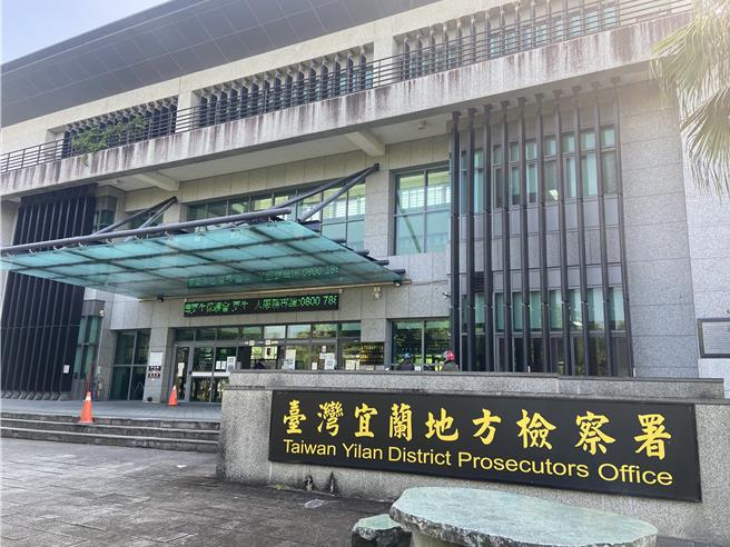 宜兰地检署初步清查共3团53人接受落地招待，均列被告，经检察官复讯后请回。（吴佩蓉摄）