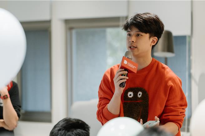 学生分享参与探索学习对自己的改变。（台大提供）