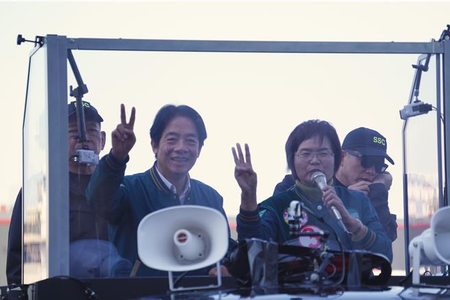 《台湾美德站出来》车扫车队一早9点半从员林皇潮鼎宴停车场出发，一路经过彰化地院、黄金帝国、员林福寧宫，火车站前，最后回到赖清德、陈素月员林竞总。（吴建辉摄）