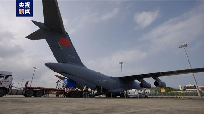 嫦娥六号探测器运抵中国文昌发射场，预计今年上半年发射。（翻摄自央视新闻）