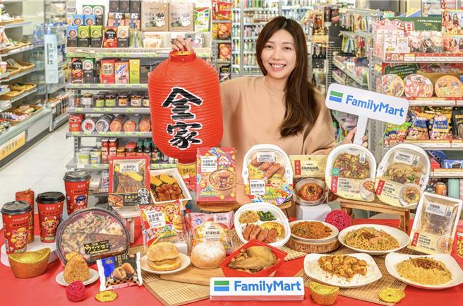 全家瞄準節慶商機，即起開賣4款新春限定「開運鮮食」及3款輕奢鰻魚料理；同時鼎泰豐「香拌海鮮醬」系列更於全台店舖擴大開賣。（全家提供／朱世凱台北傳真）